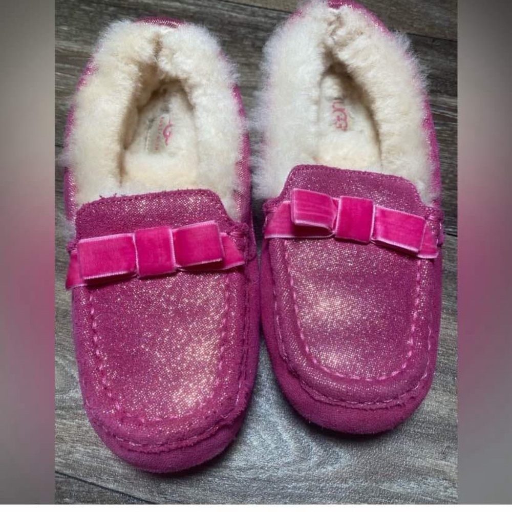 Pink Fuzzy Slippers with Bow